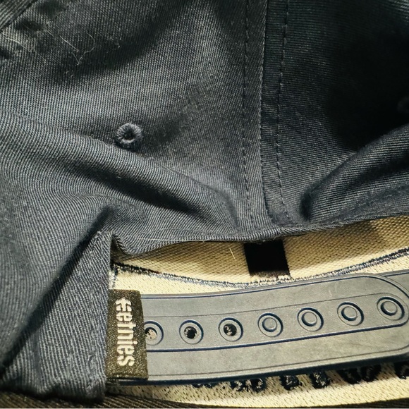 BLUE ON BLUE BRAND NEW ETNIES SNAPBACK HAT! RARE & EVER SO AWESOME! 🔵🔵🔵🔵🔵 - Picture 3 of 3